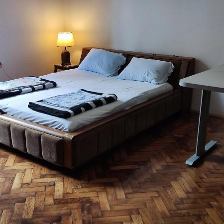 Vintage Apartment In The Center Of Novi Sad Buitenkant foto