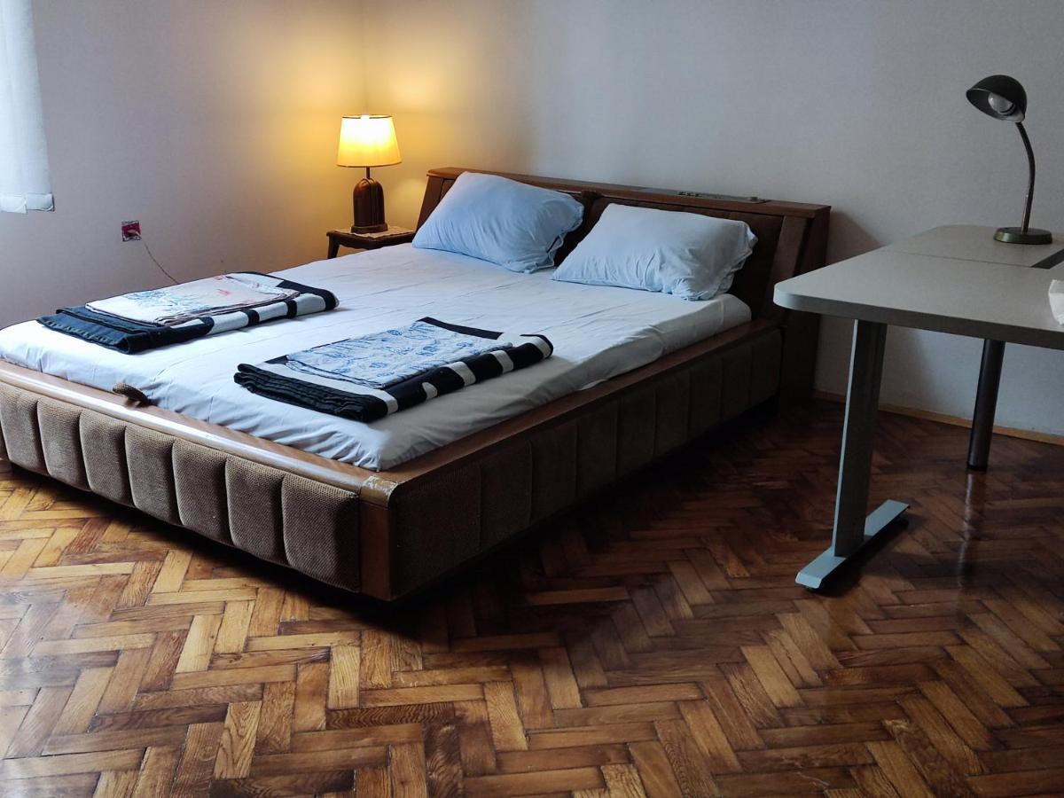 Vintage Apartment In The Center Of Novi Sad Buitenkant foto